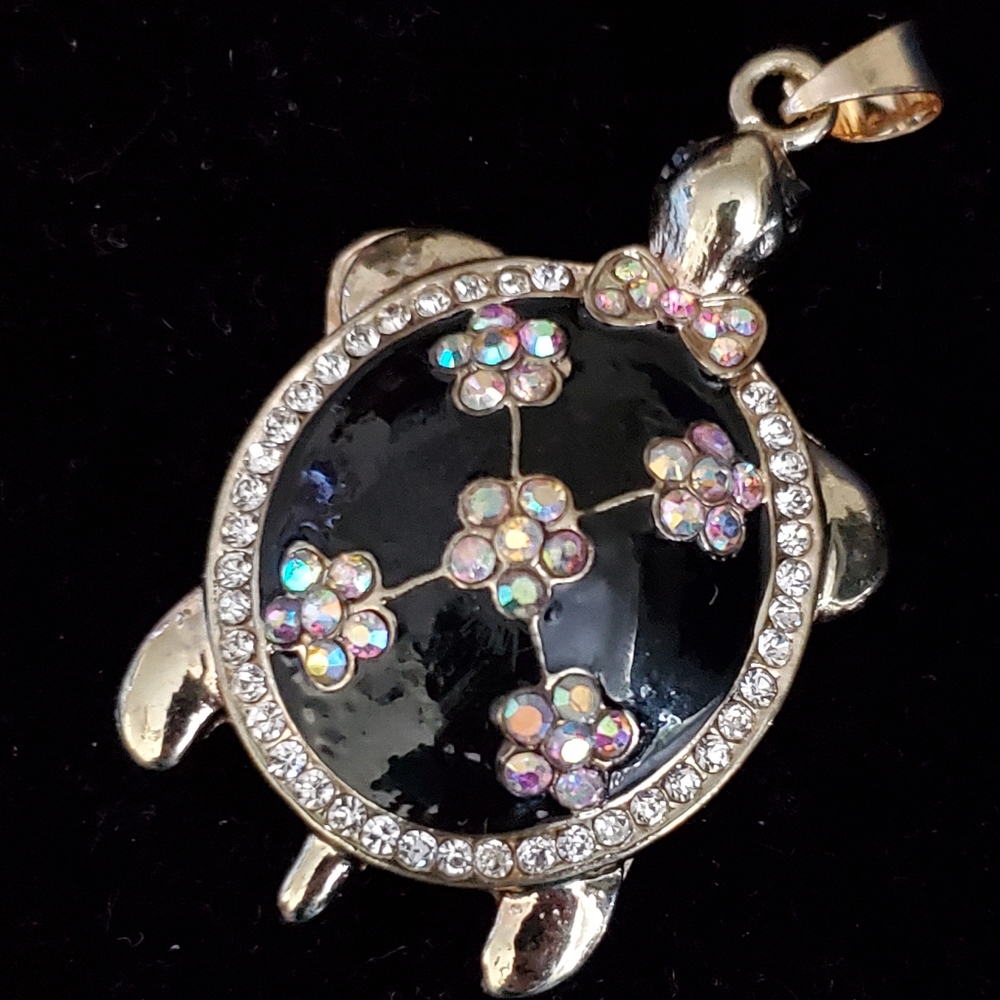 Goldtone black enamel and rhinestones turtle pendant necklace